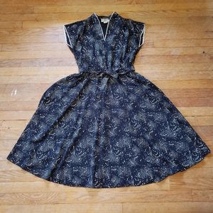 Vintage 1970s 1980s black white polka dots Medium sleeveless v-neck Dress Medium